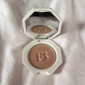 Fenty beauty highlighter